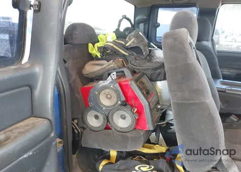 2000 Chevrolet Silverado 1500 Ls z USA, uszkodzony, nr VIN 2GCEC19T2Y1276308